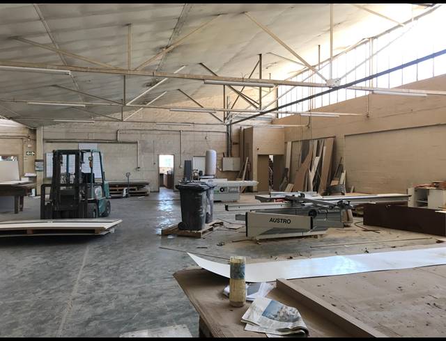 883M² FACTORY TO LET IN PAROW INDUSTRIAL